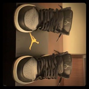 Air Jorden 1 mid
